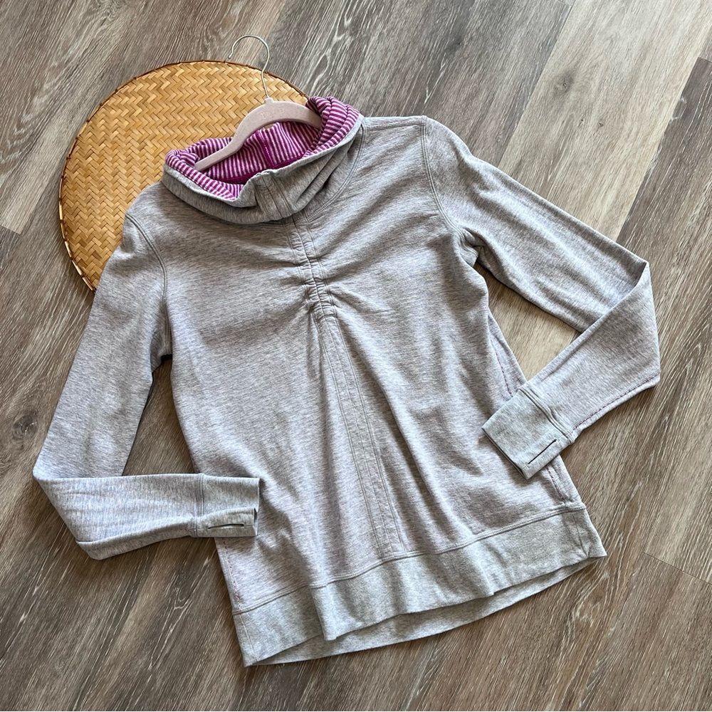 Lululemon in a cinch pullover - Picture 4 of 6